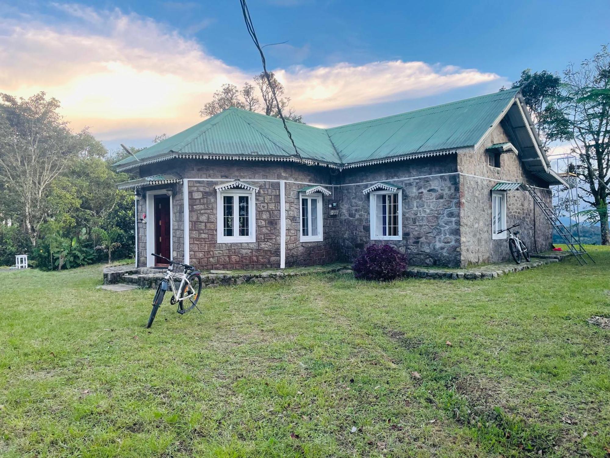 Thottom Stays Private Bungalow Munnar Bagian luar foto